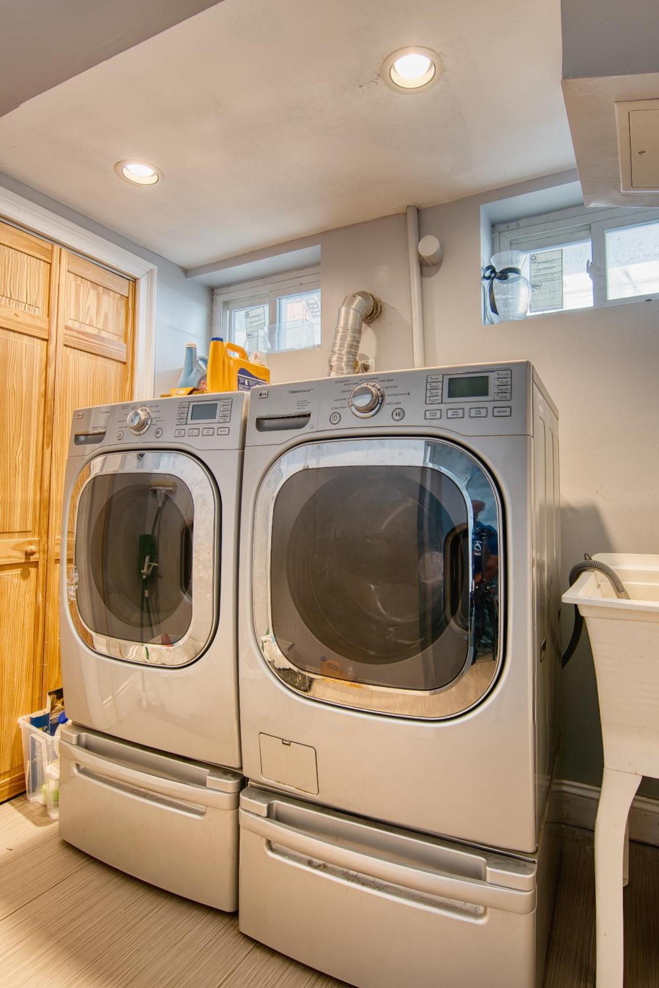 Close To Prospect Park, King Size Beds, 30 Minutes To Times Square, Free Parking